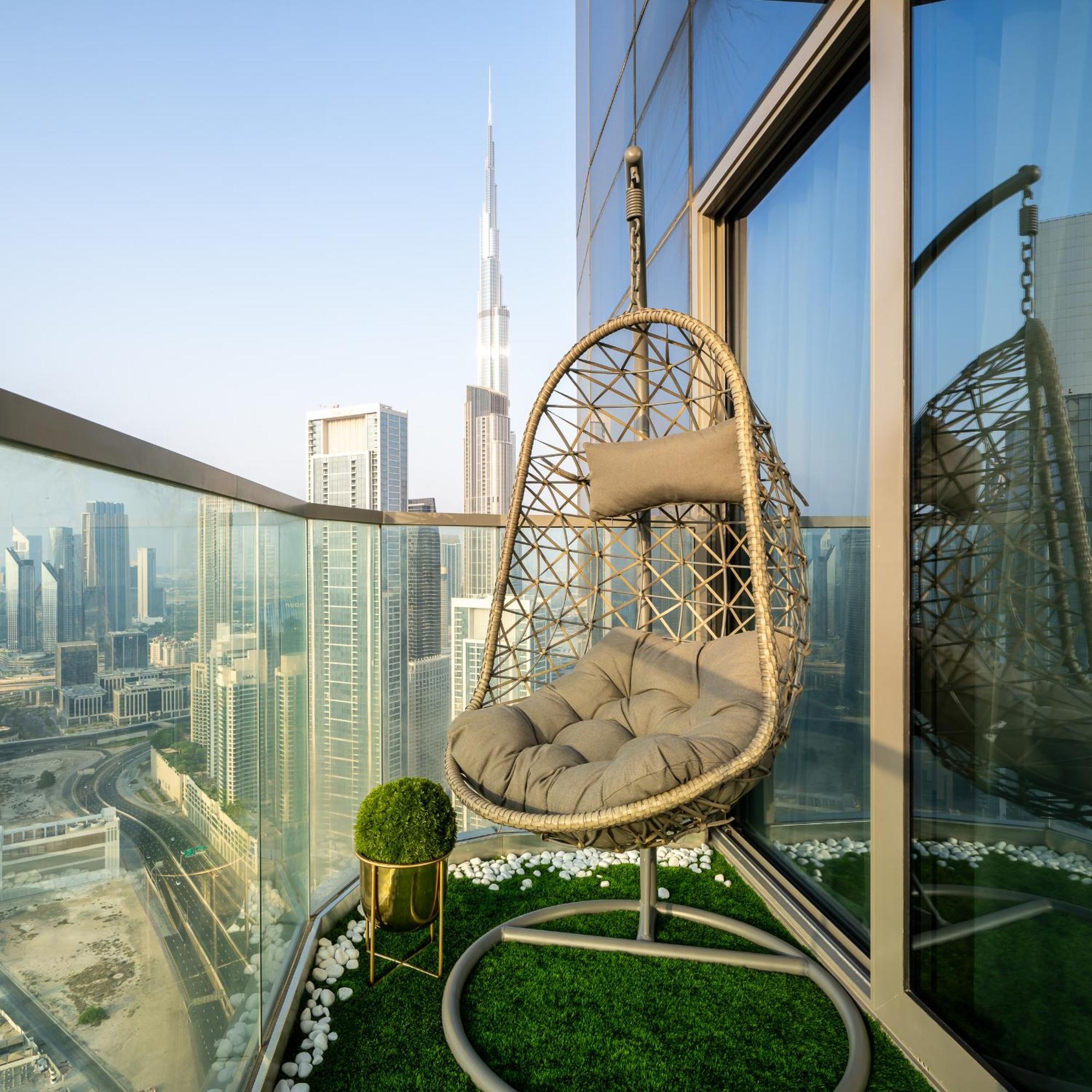 Sky-high Oasis Burj Khalifa Views, Rooftop Infinity Pool, 3br In Paramount Midtown Dubai