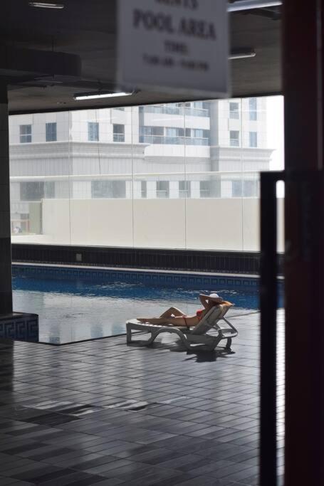 Luxurious Retreat With Stunning Marina & Palm View Apartment *