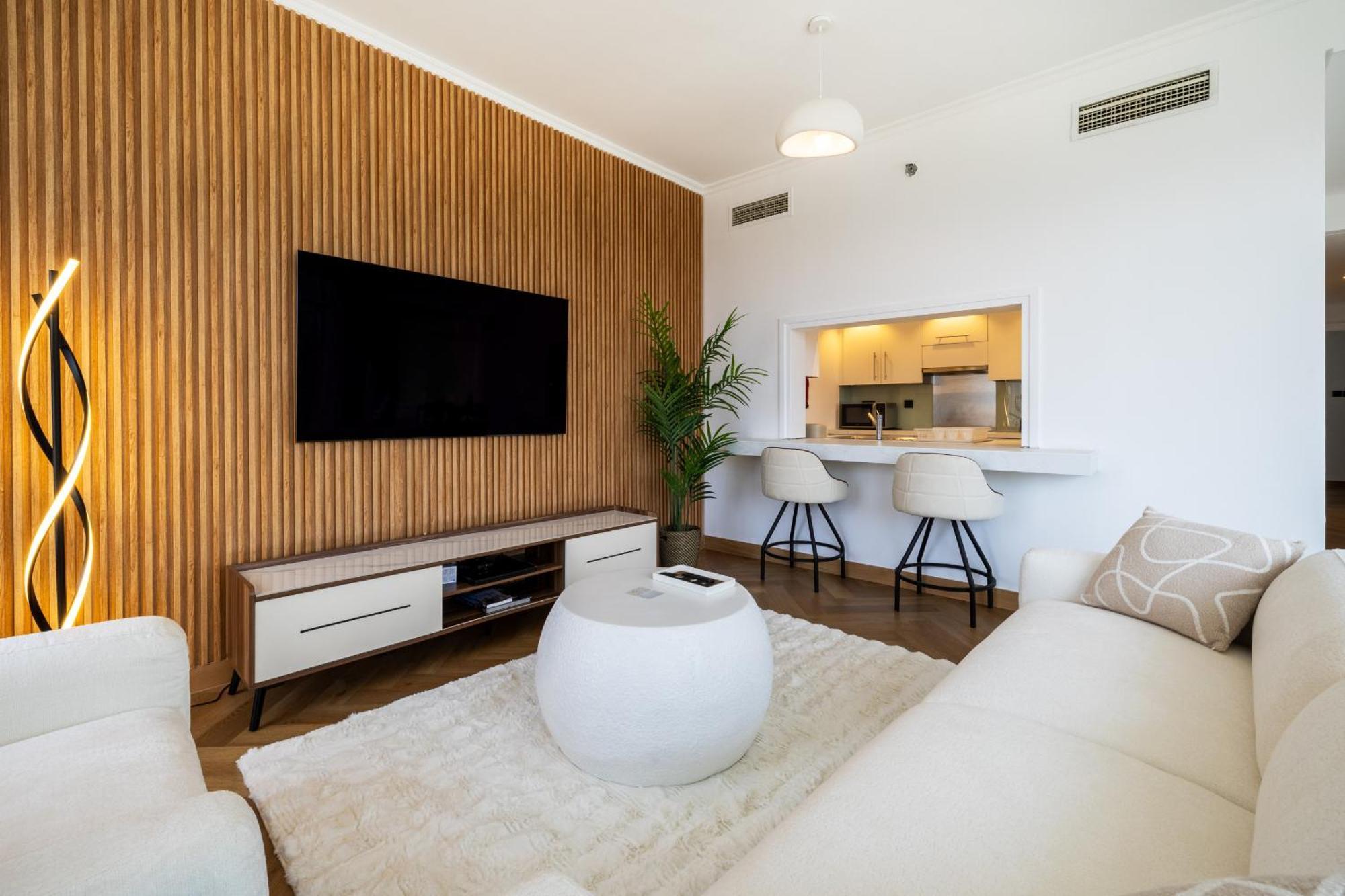 Upgraded With Stunning Burj Khalifa View Apartment *