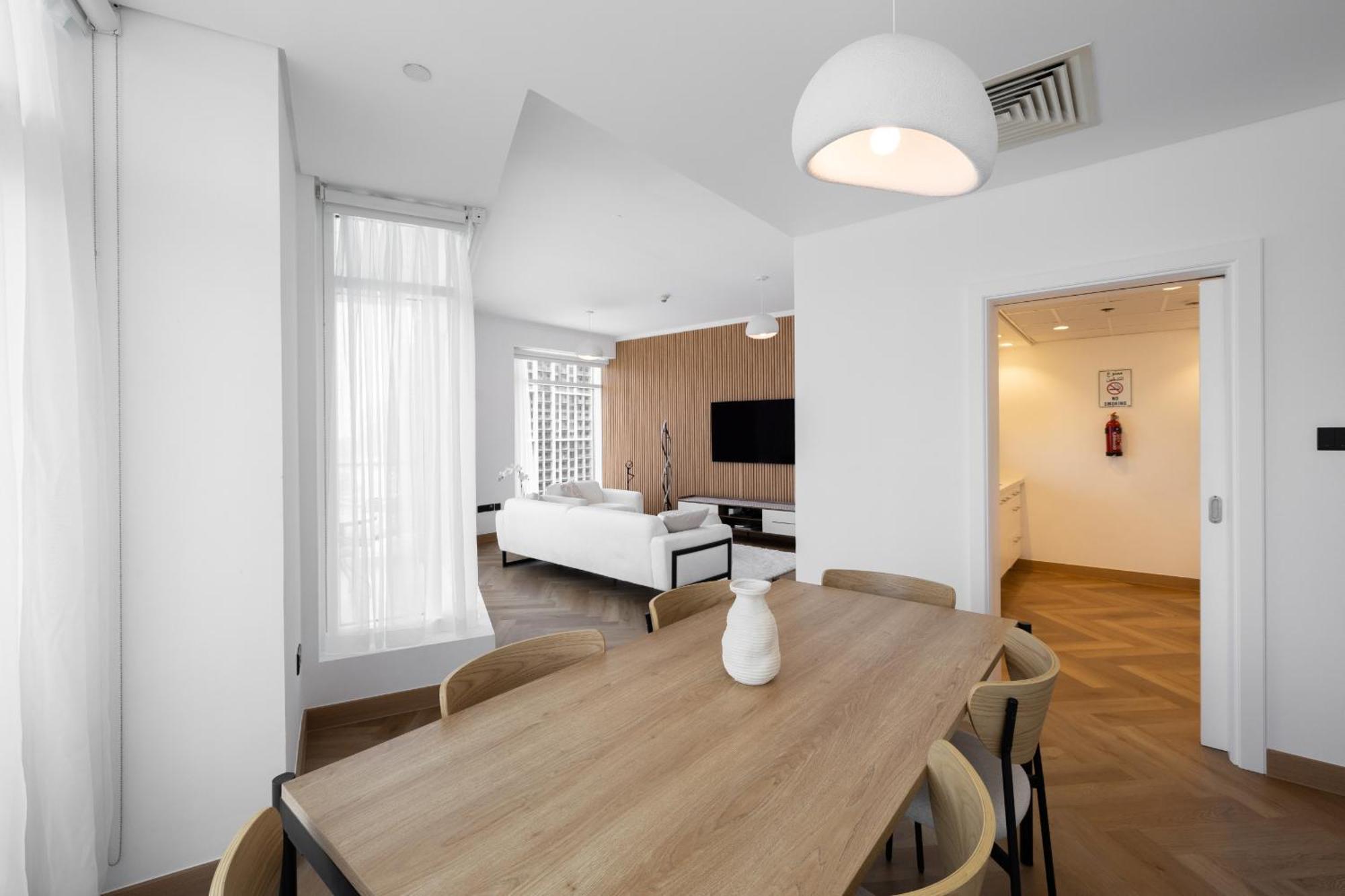 Upgraded With Stunning Burj Khalifa View Apartment *