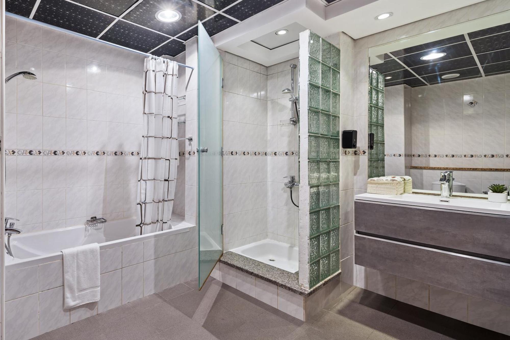 Modern & Spacious 2-bed With Panoramic Views, Dual Balconies, Steps From Jlt Metro By 