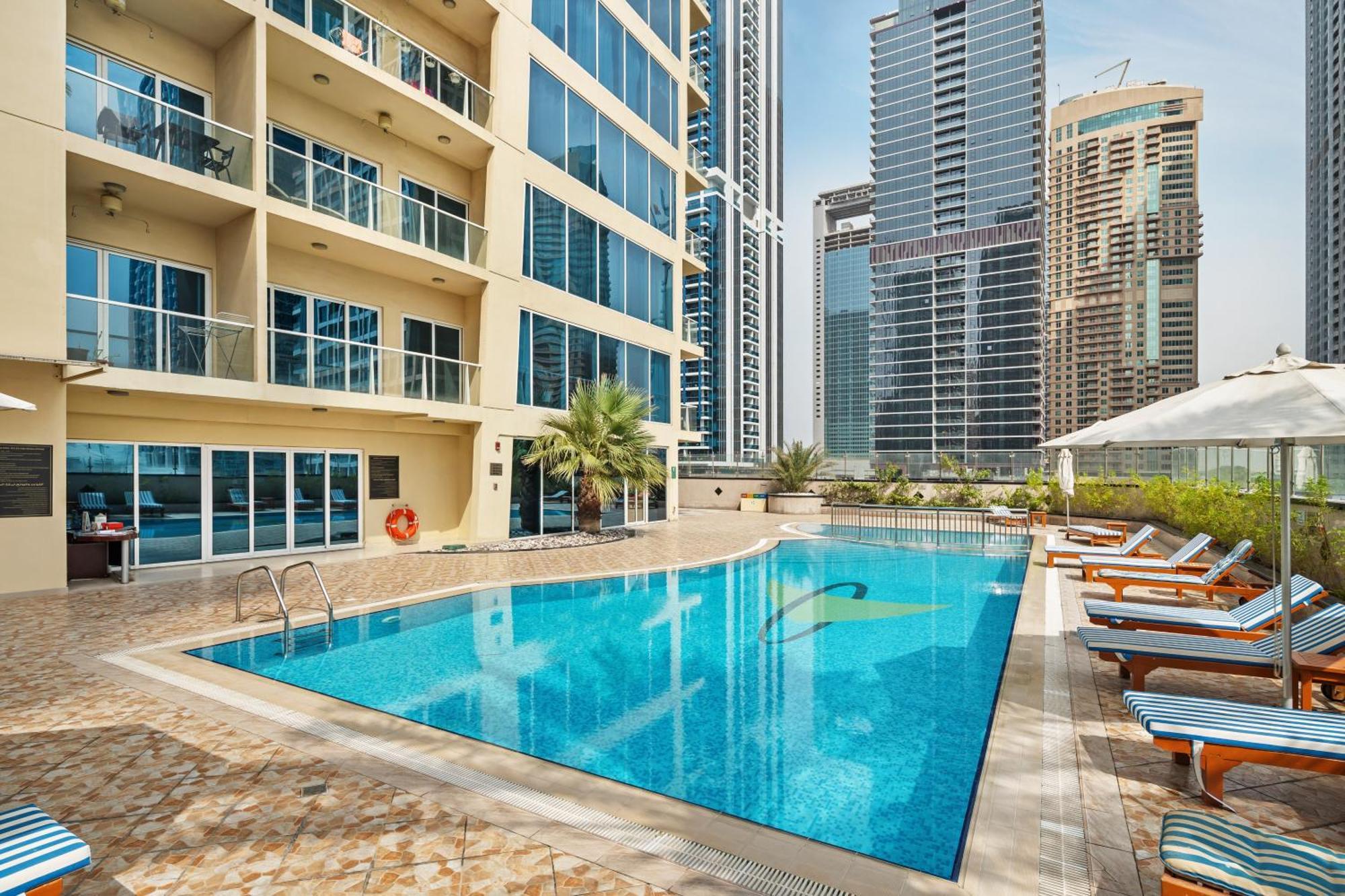 Daire Modern & Spacious 2-bed With Panoramic Views, Dual Balconies, Steps From Jlt Metro By 