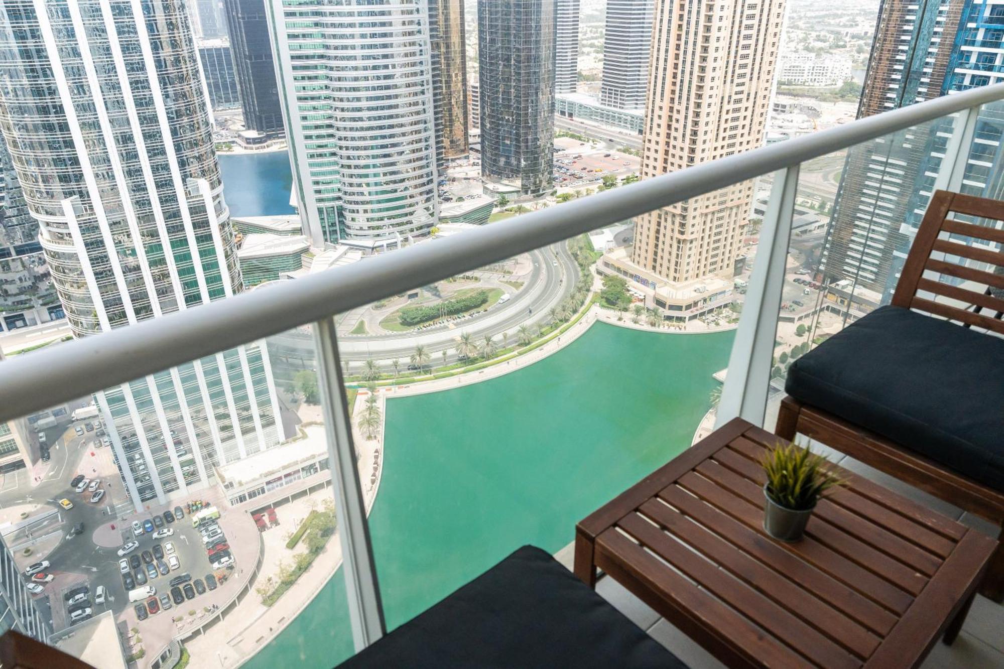 Daire Modern & Spacious 2-bed With Panoramic Views, Dual Balconies, Steps From Jlt Metro By 