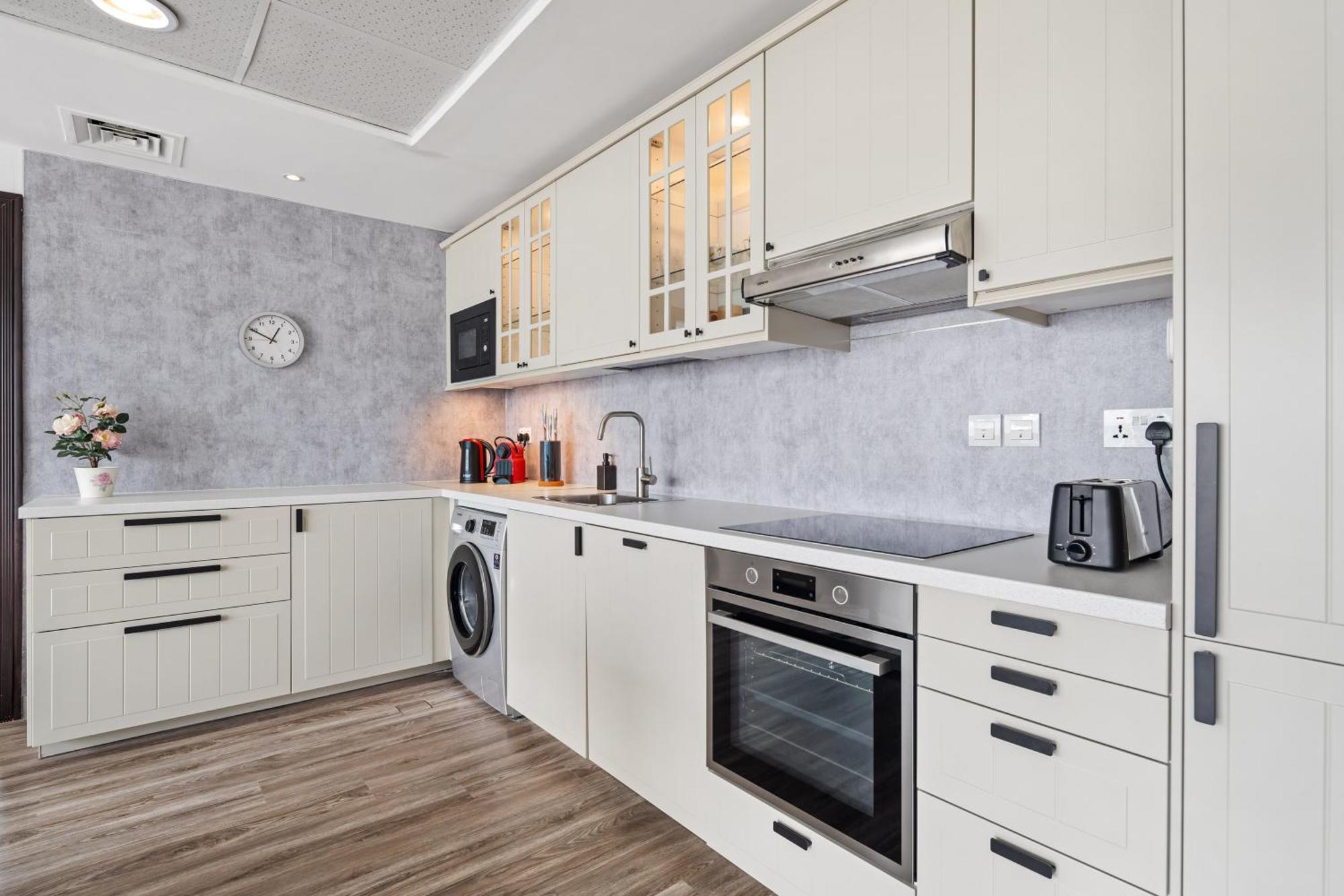 Daire Modern & Spacious 2-bed With Panoramic Views, Dual Balconies, Steps From Jlt Metro By 