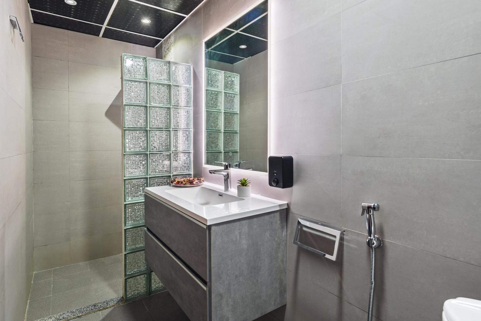 Modern & Spacious 2-bed With Panoramic Views, Dual Balconies, Steps From Jlt Metro By 