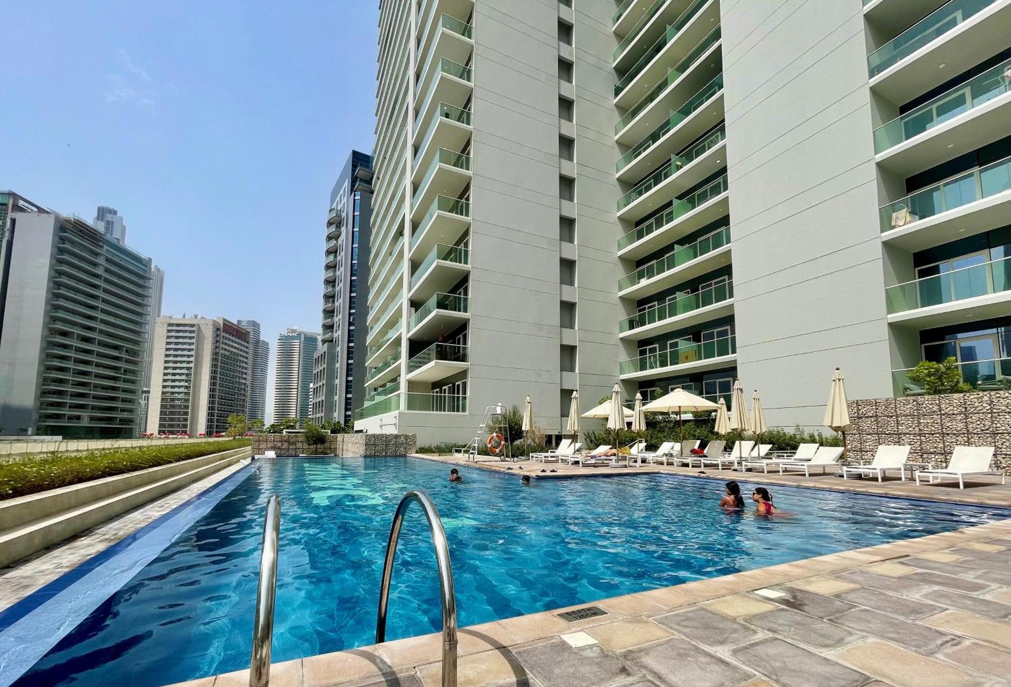 New Reva Next Burj Khalifa Otel 4*