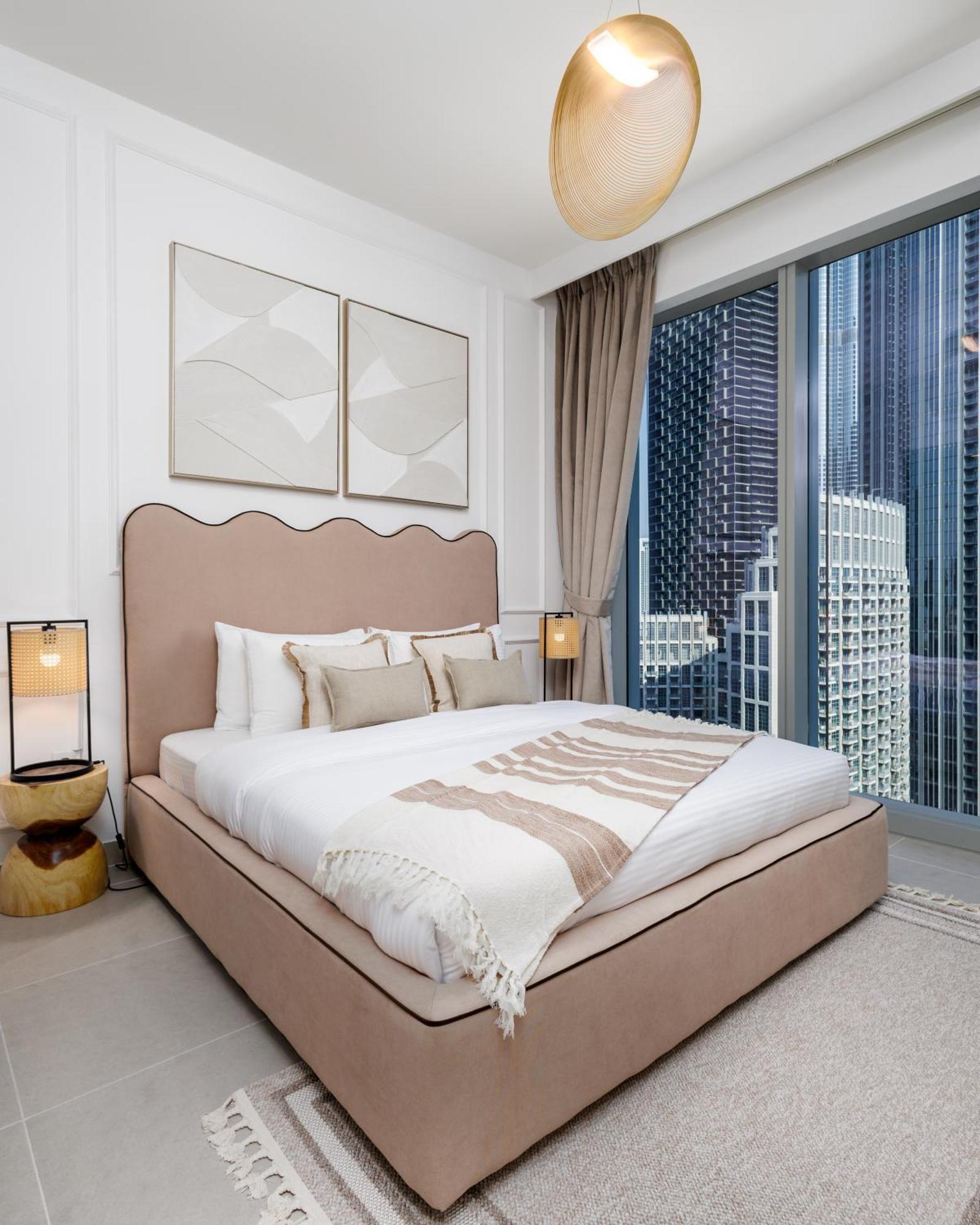 Venduras Homes - Tower, Downtown Apartment *