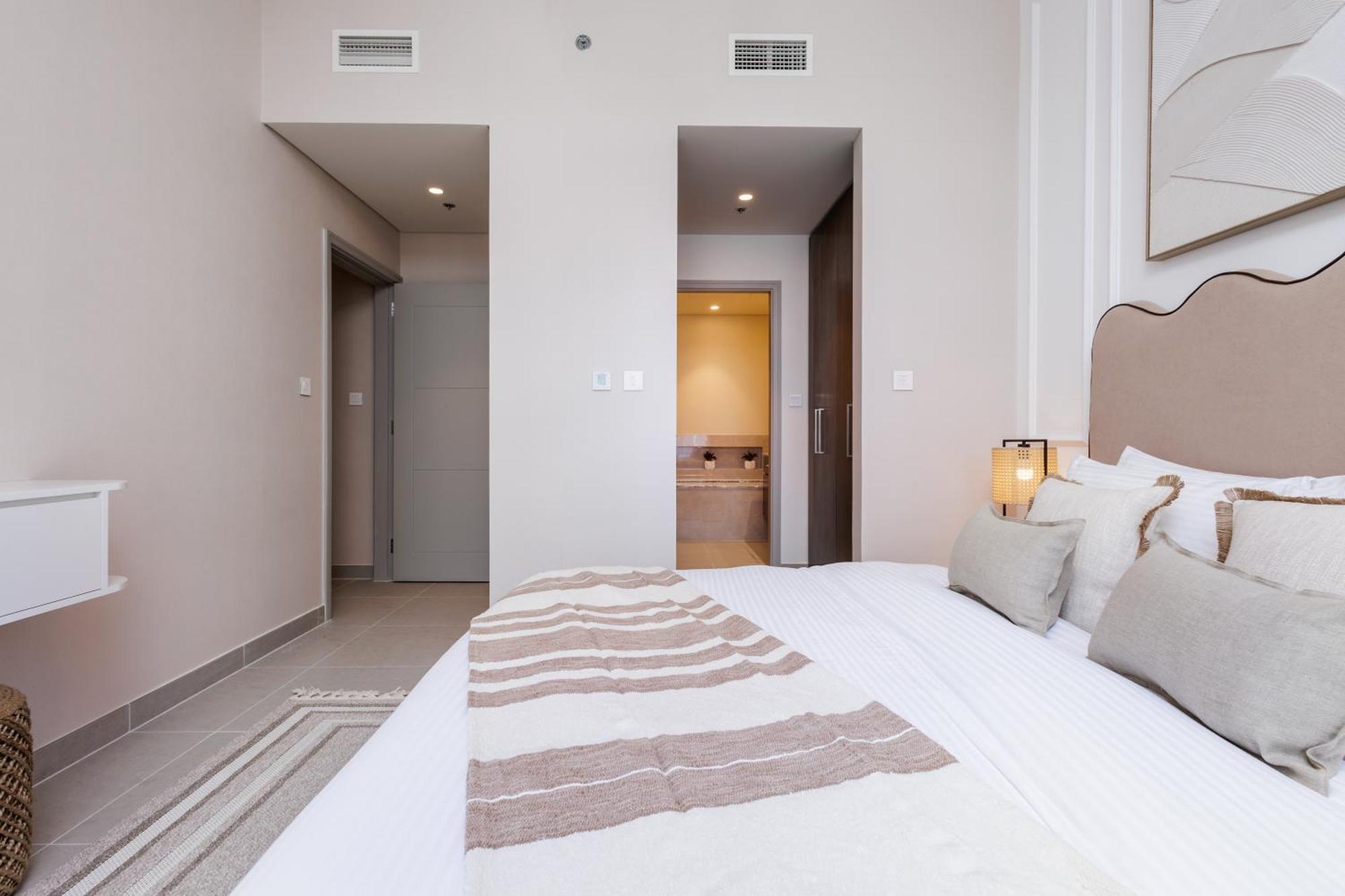 Venduras Homes - Tower, Downtown Apartment *