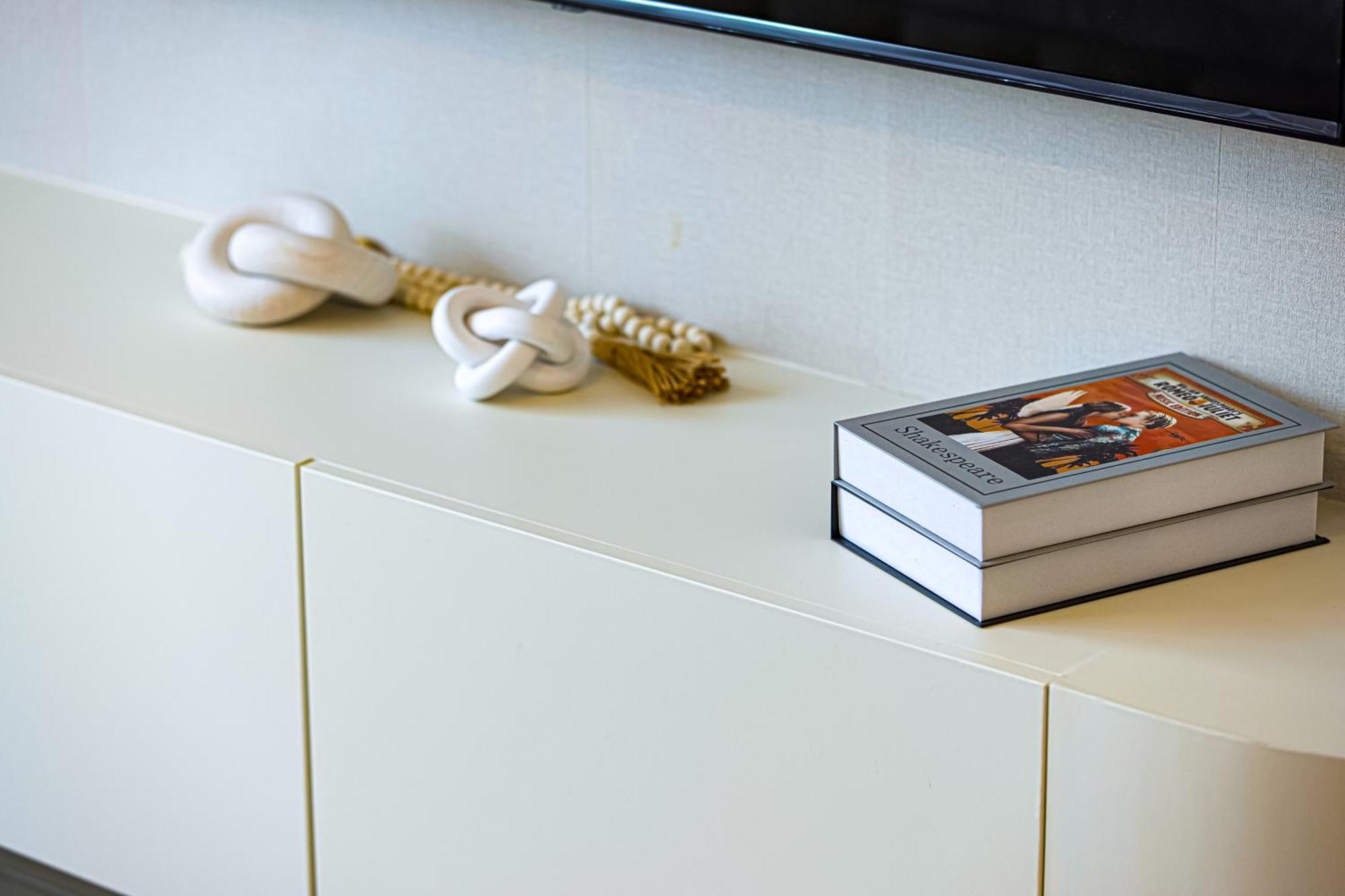 Brand New In Azizi Riviera Apartment