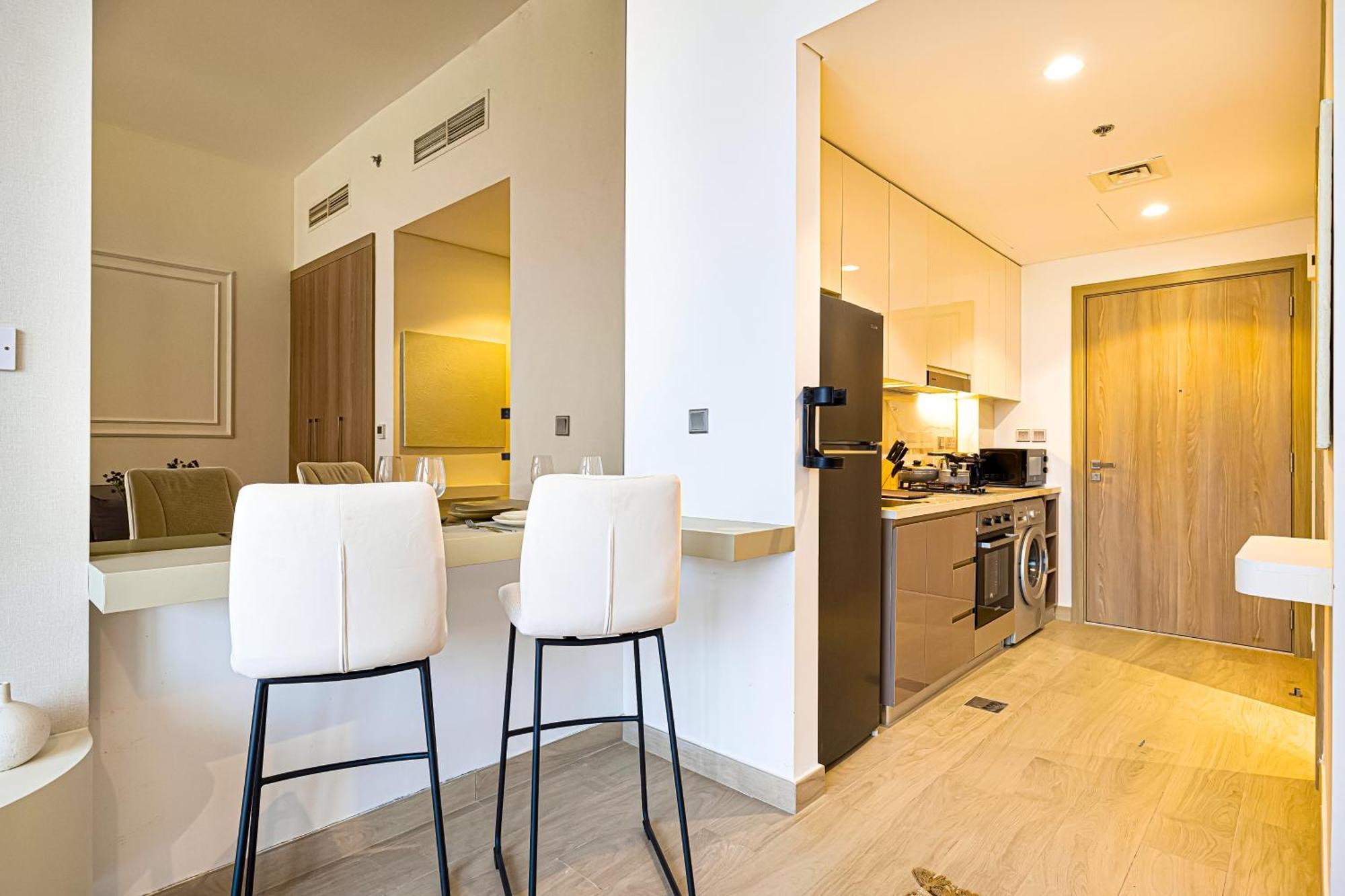 Apartment Brand New In Azizi Riviera *