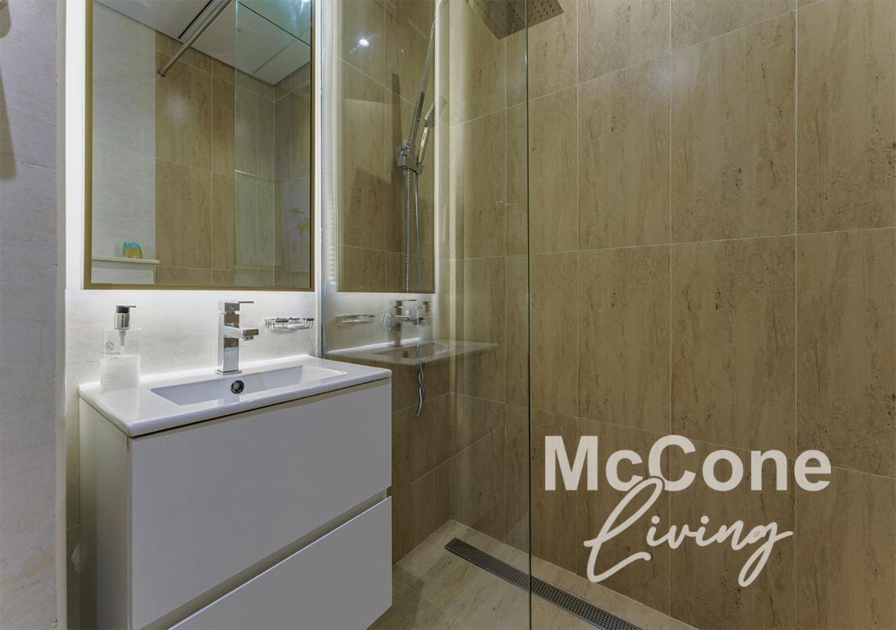 Stylish With Gym & Pool Access *