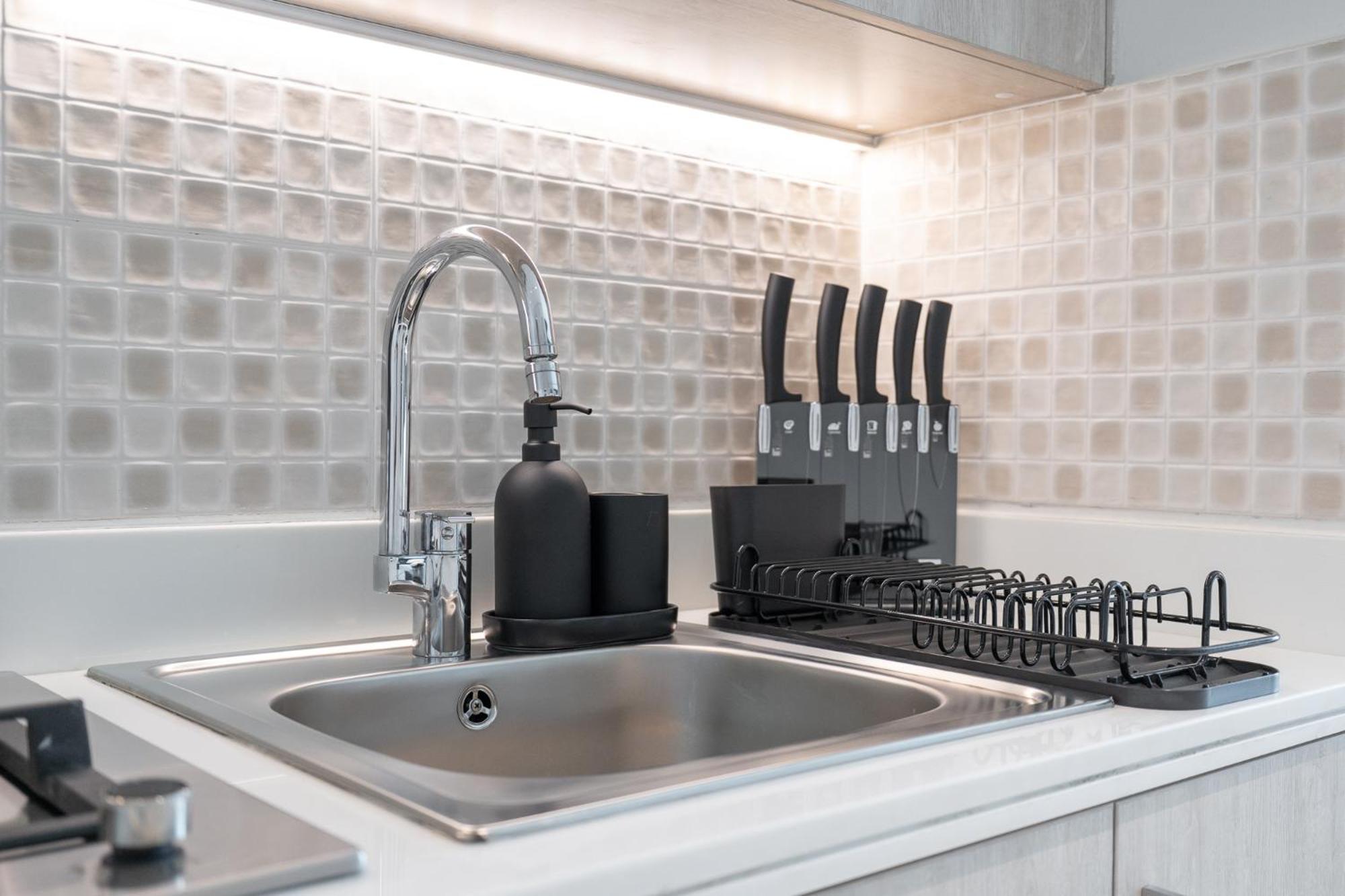 Marvelous Studio In Seven Palm! Apartment