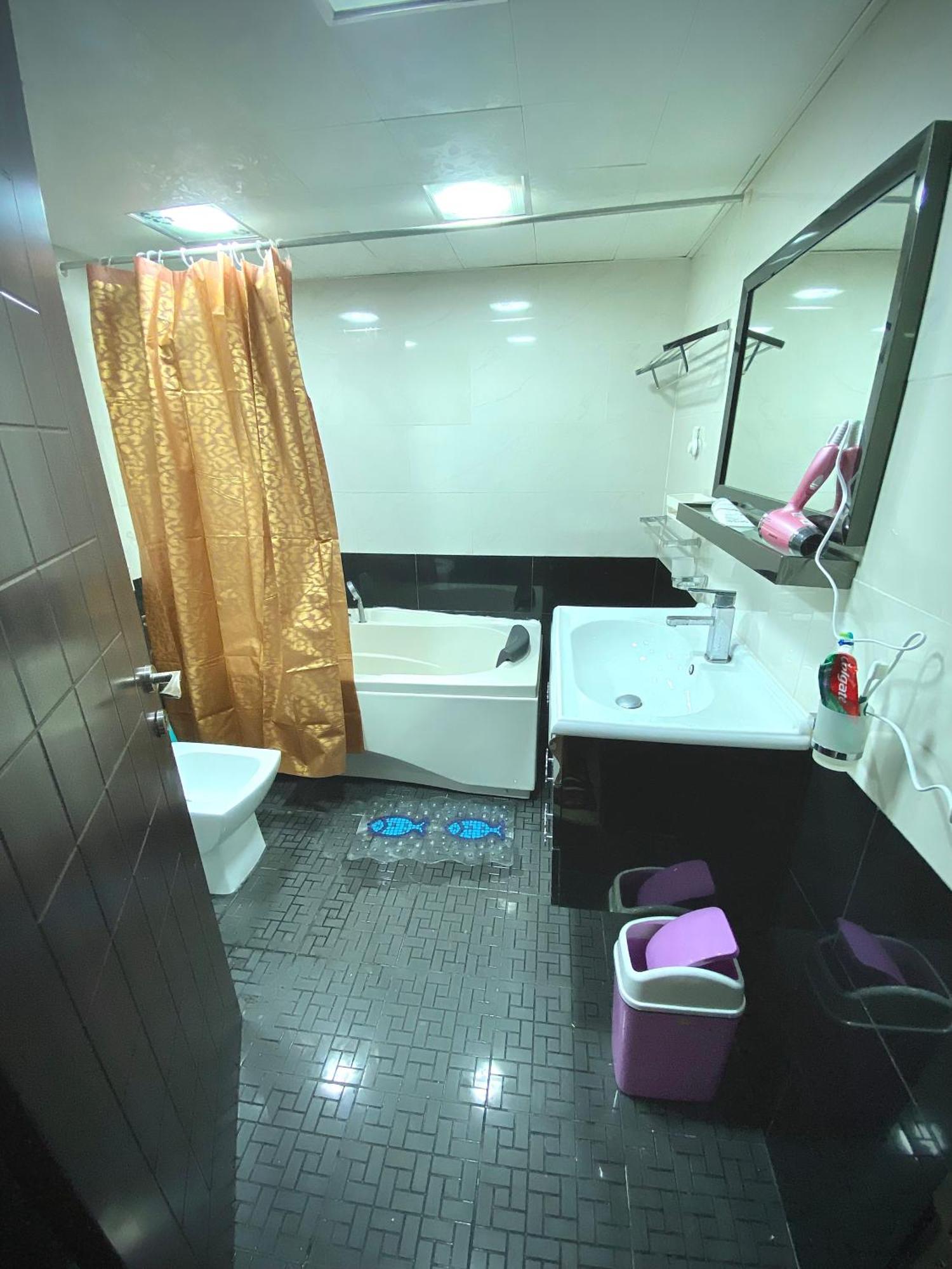 Heartland Hostel *