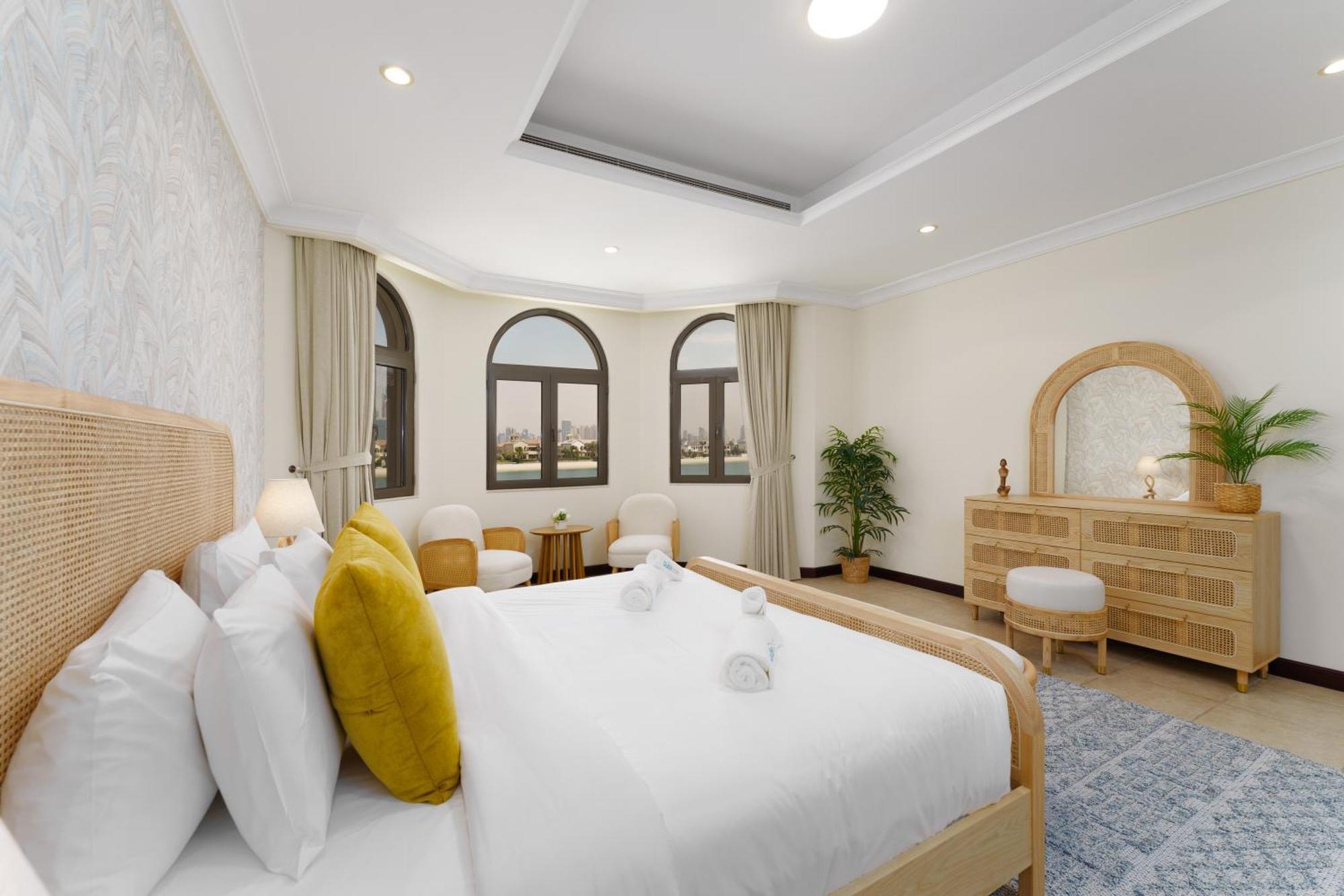 Apartment Stunning With Private Pool & Access Dubai