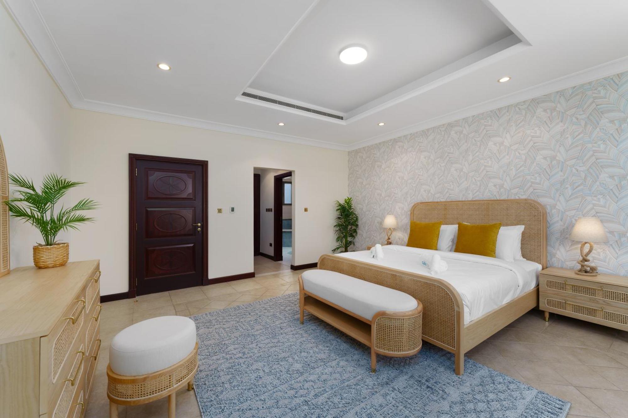 Apartment Stunning With Private Pool & Access *