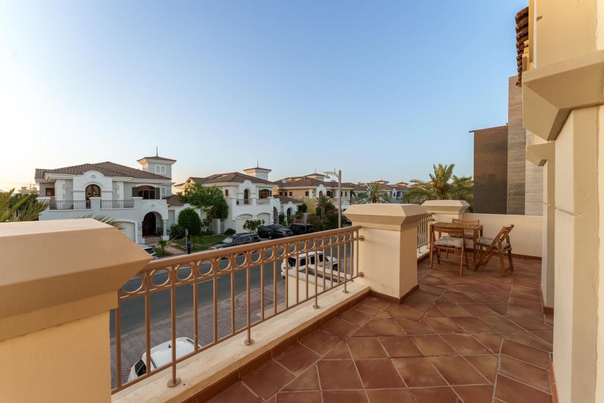 Stunning With Private Pool & Access * Dubai