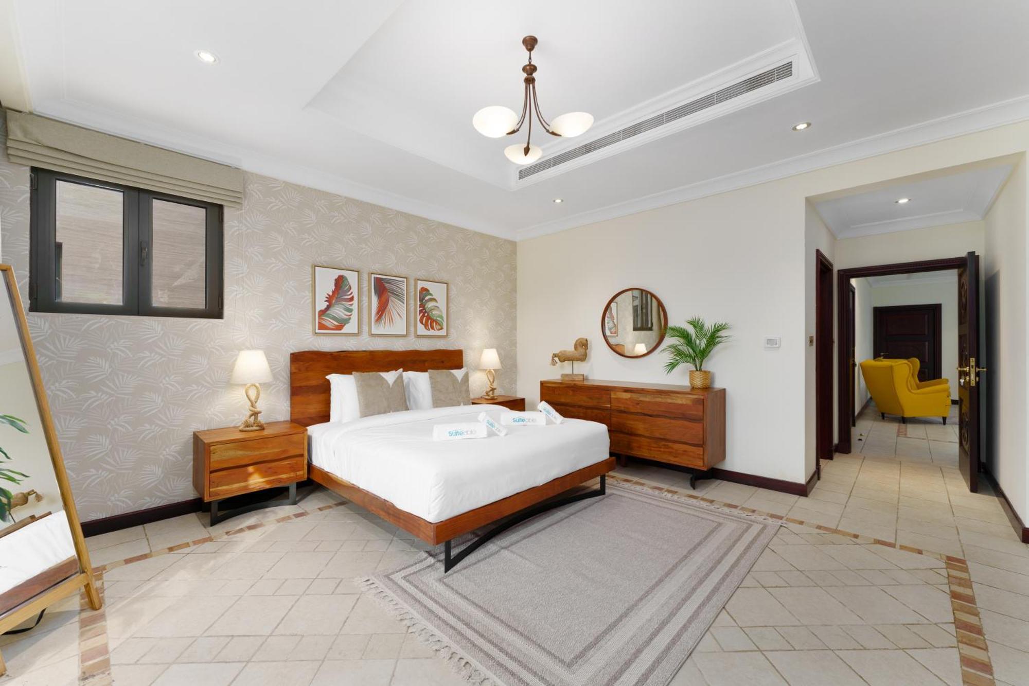 Stunning With Private Pool & Access Dubai