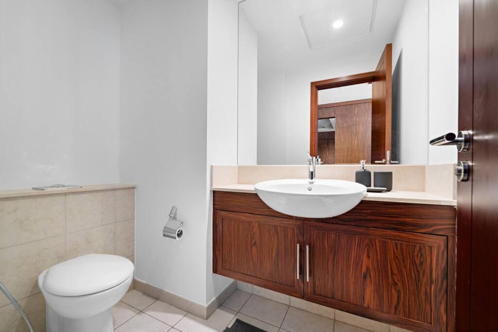 Apartment Spacious 1 Bedroom Near *