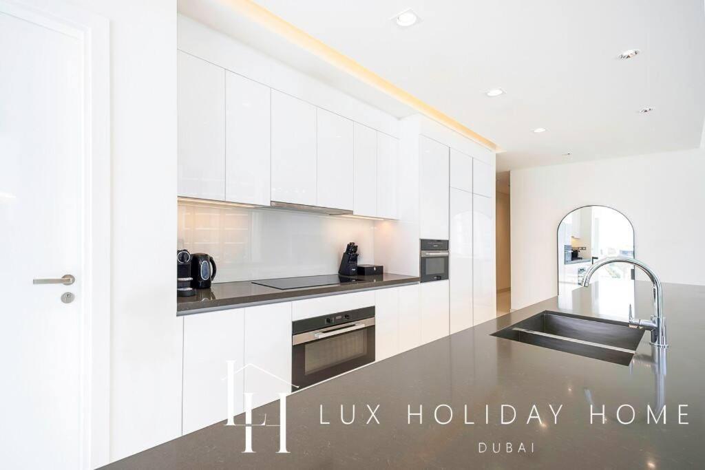 Lux The Burj Khalifa Lagoon View 2 Apartment Dubai