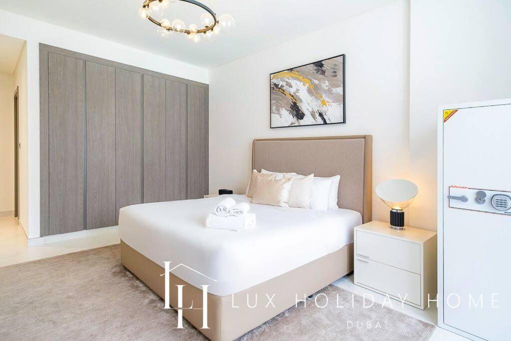Lux The Burj Khalifa Lagoon View 2 Apartment Dubai