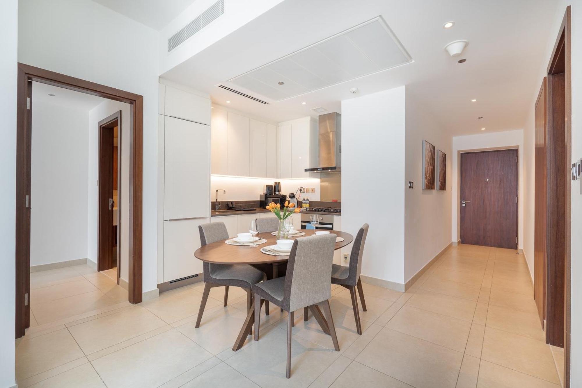 Superb Marina Gate 1 Bed With Balcony Apartment