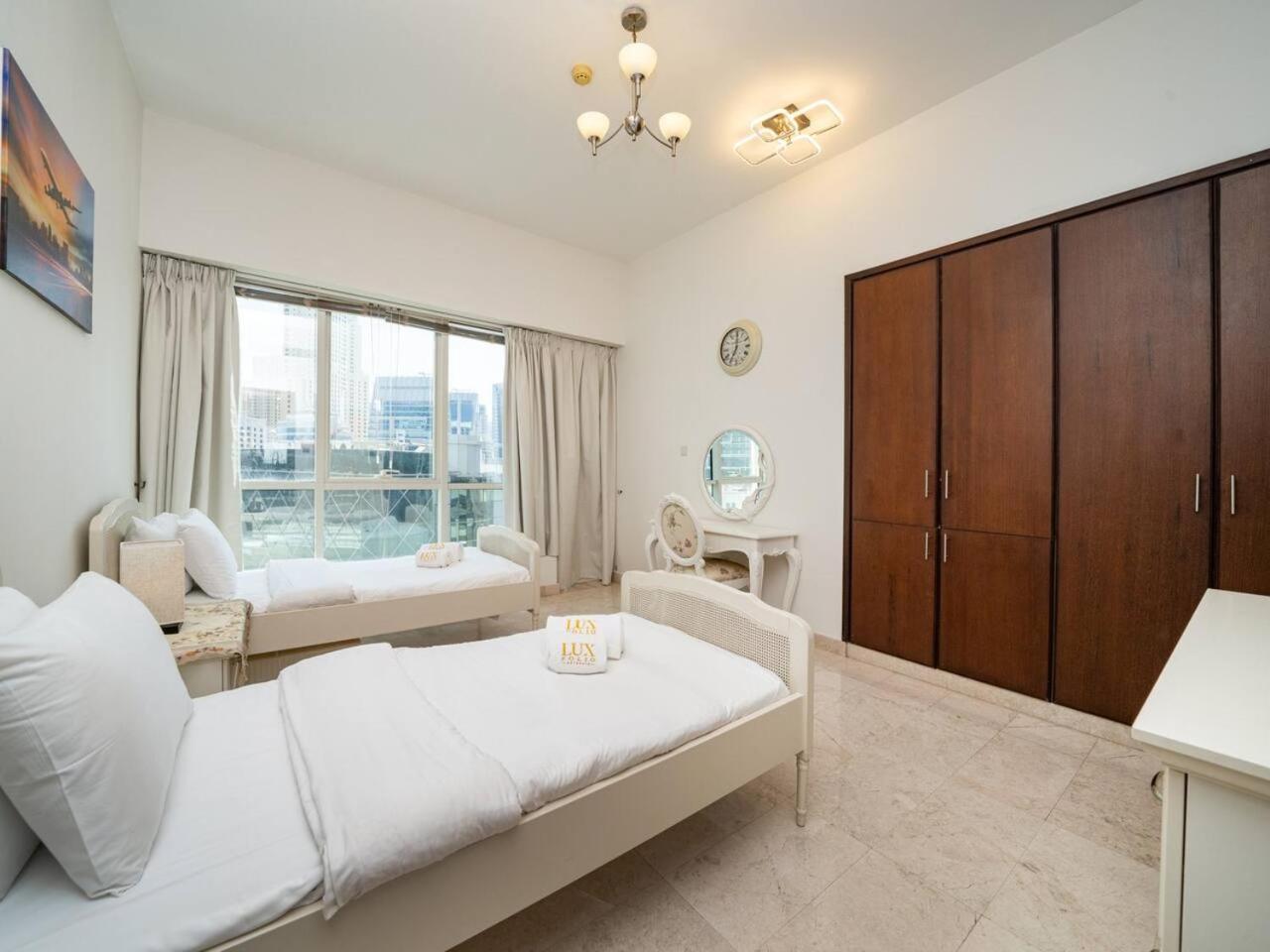 Spacious 4 Bedroom Marina Oasis Apartment *