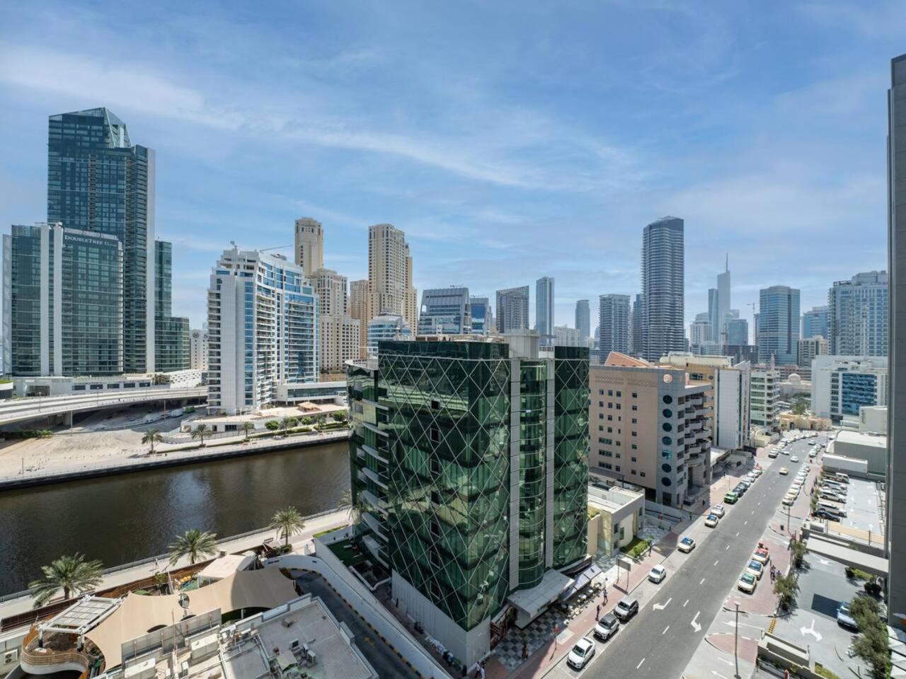 Spacious 4 Bedroom Marina Oasis Apartment