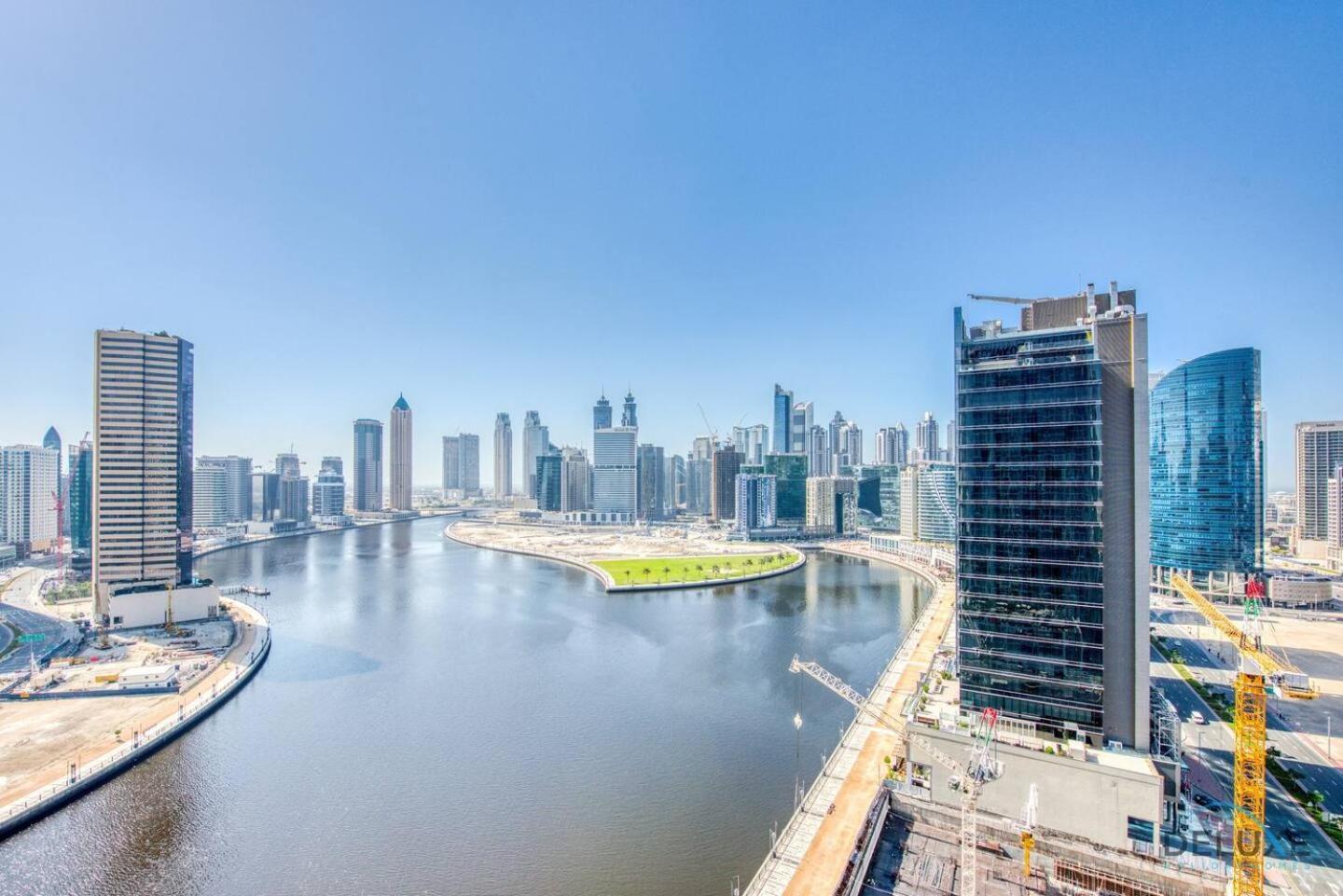 Apartment Deluxe One-bedroom In Business Bay With Burj Khalifa And Canal View