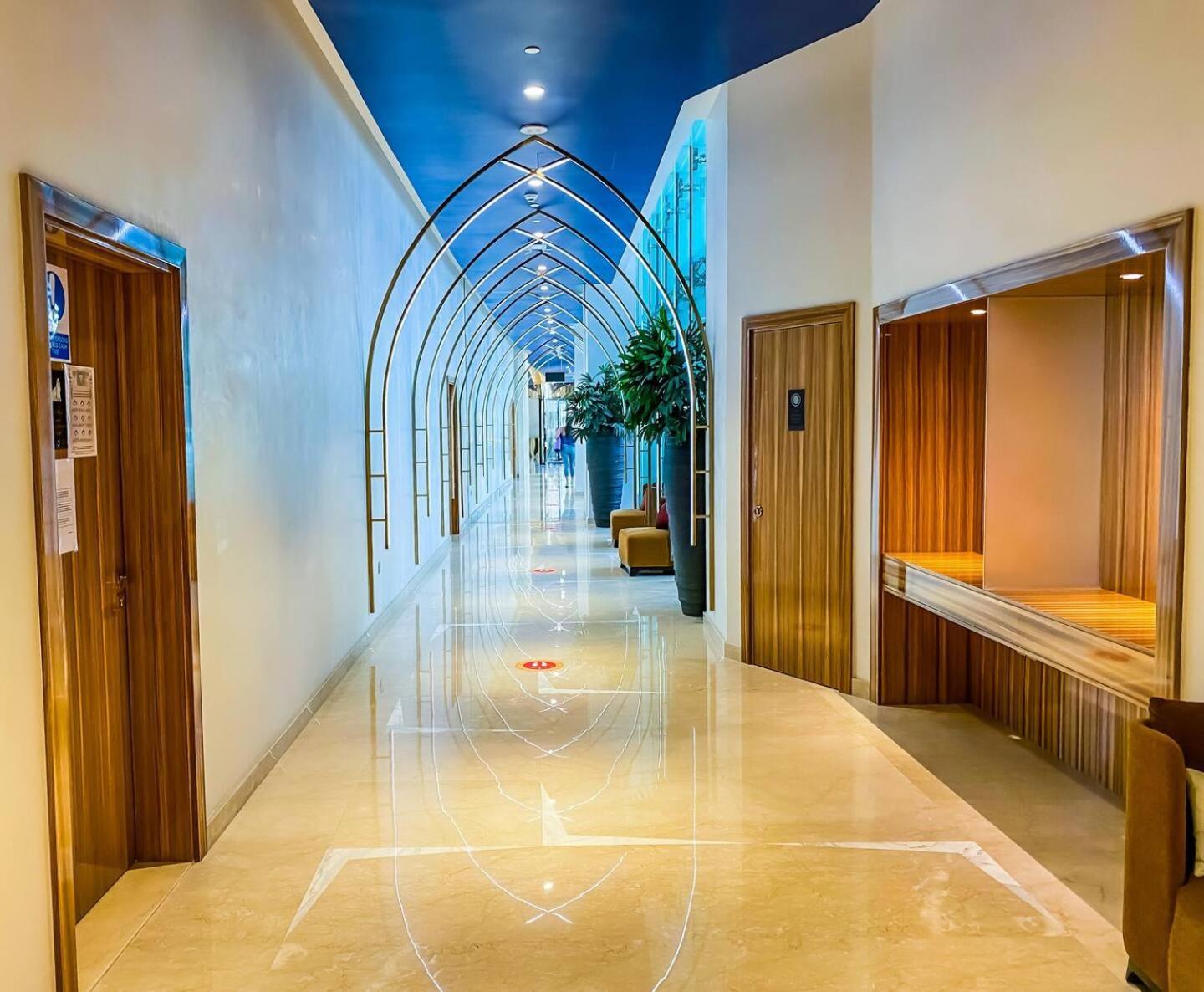 Apartment Deluxe One-bedroom In Business Bay With Burj Khalifa And Canal View Dubai