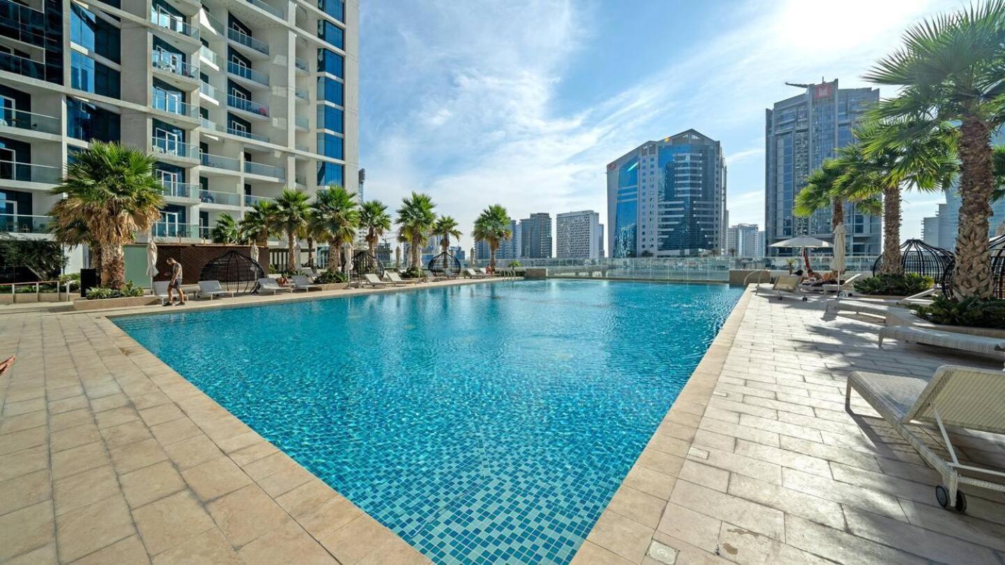 Deluxe One-bedroom In Business Bay With Burj Khalifa And Canal View Dubai