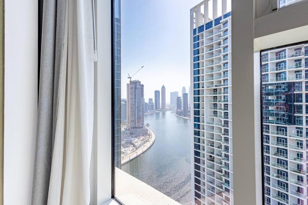 Deluxe One-bedroom In Business Bay With Burj Khalifa And Canal View Apartment Dubai