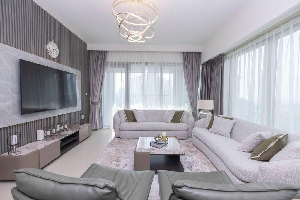 Swanky Dwelling 3br - Marvelous Burj Khalifa Views 2405 Dubai