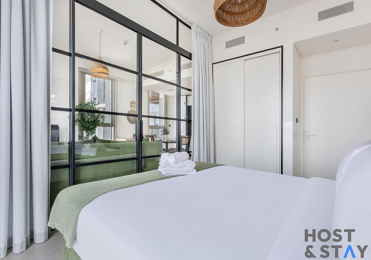 Apartment Elegant 2-br Retreat In Hills Dubai