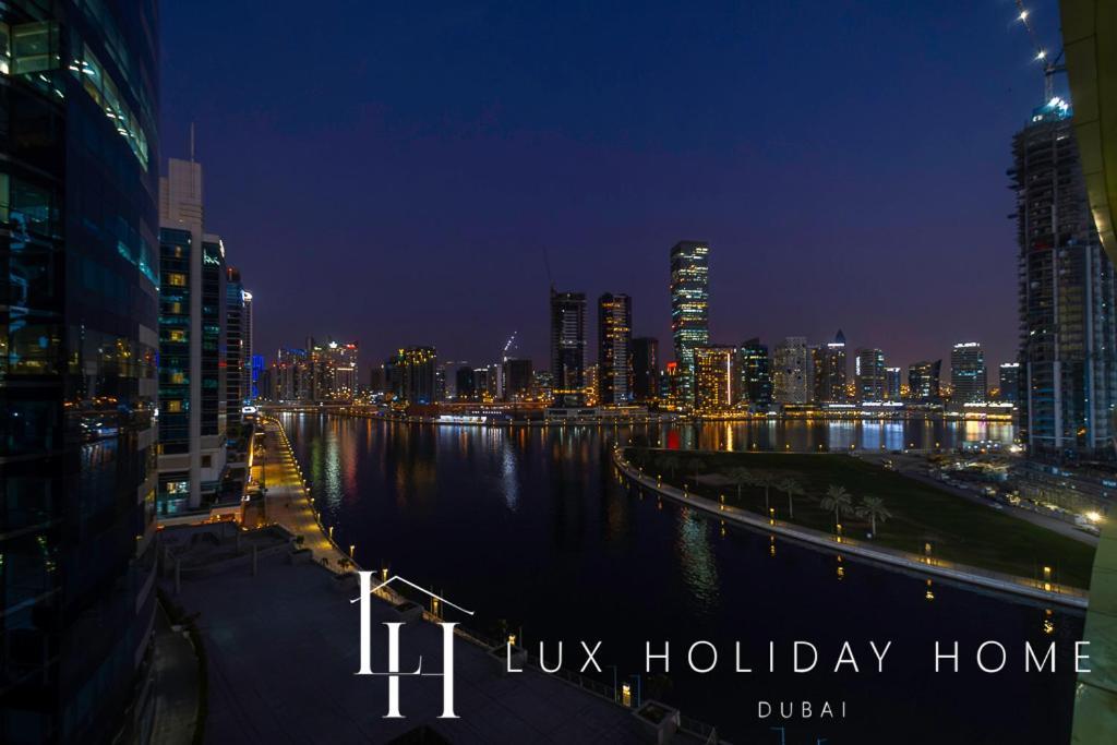 Lux The Bays Edge Canal View *