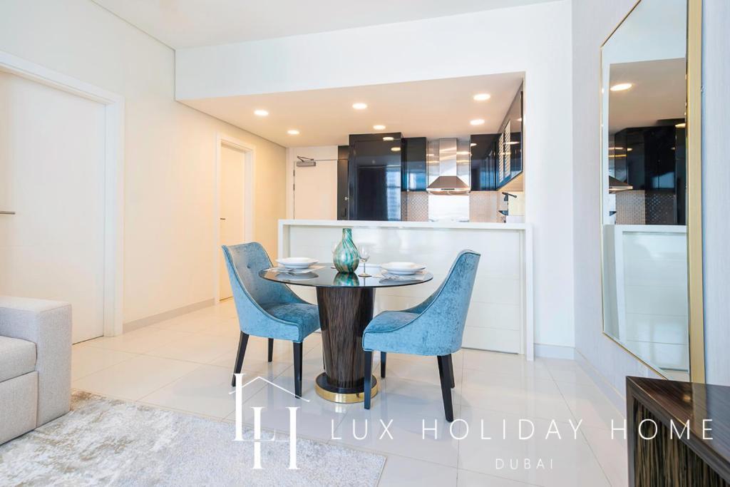 Lux The Bays Edge Canal View Apartment *