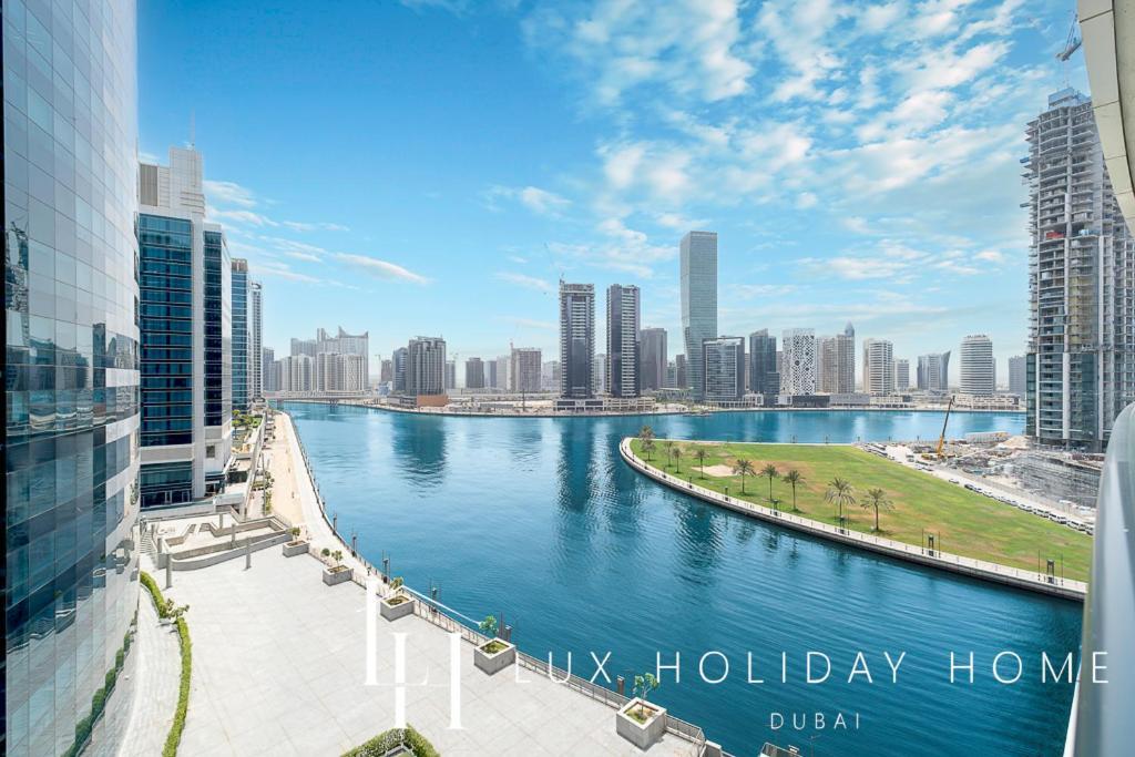 Lux The Bays Edge Canal View *
