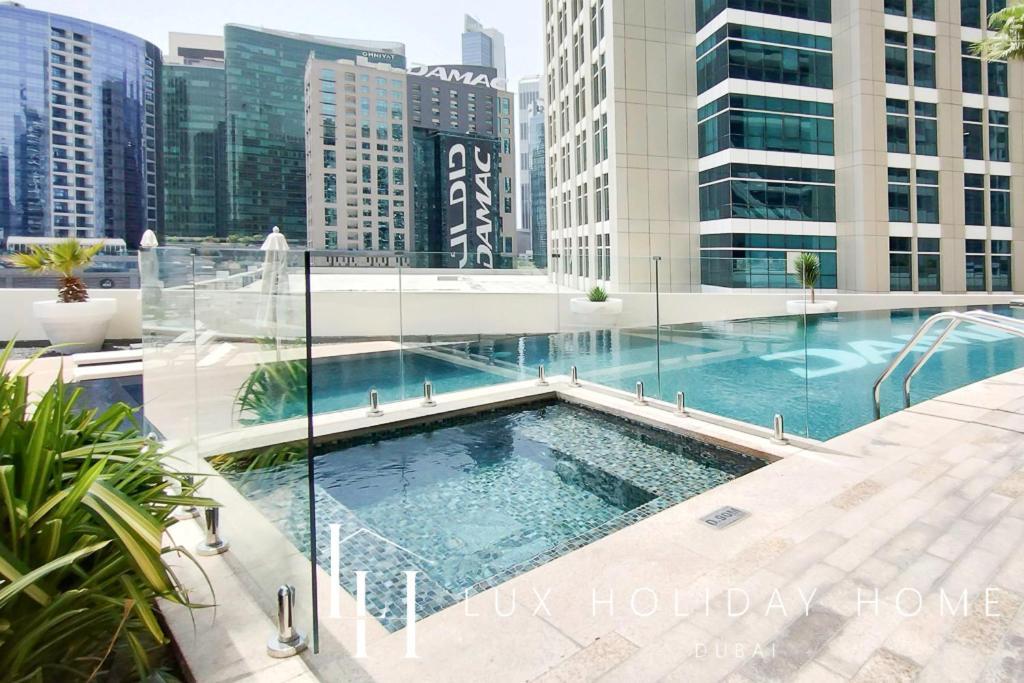 Lux The Bays Edge Canal View *