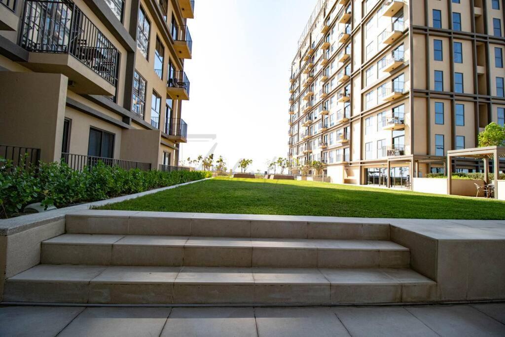 High-end 1br At Collective With Burj Views 1506 *