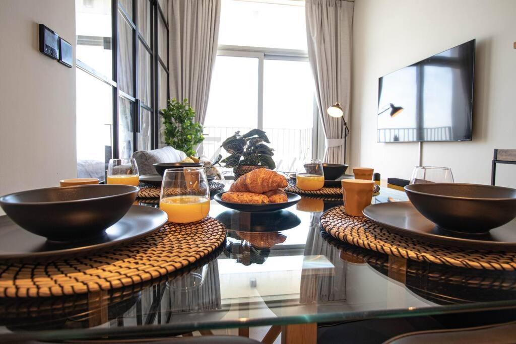 High-end 1br At Collective With Burj Views 1506 * Dubai