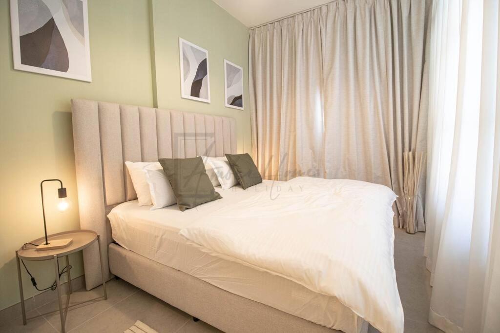 High-end 1br At Collective With Burj Views 1506