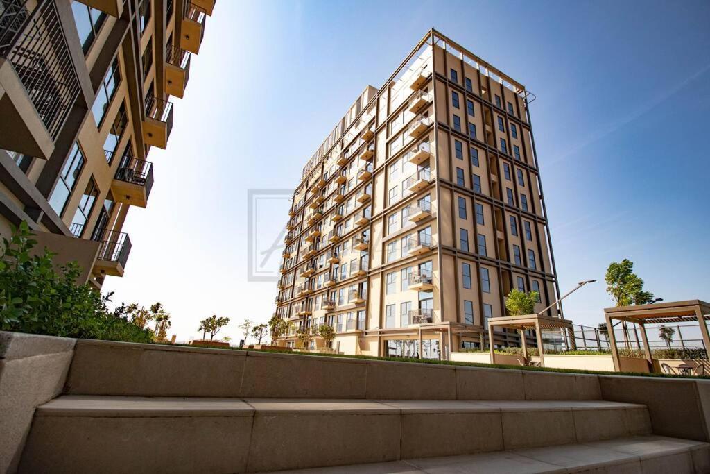 High-end 1br At Collective With Burj Views 1506 Dubai