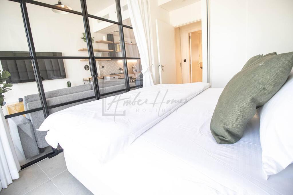 High-end 1br At Collective With Burj Views 1506 * Dubai