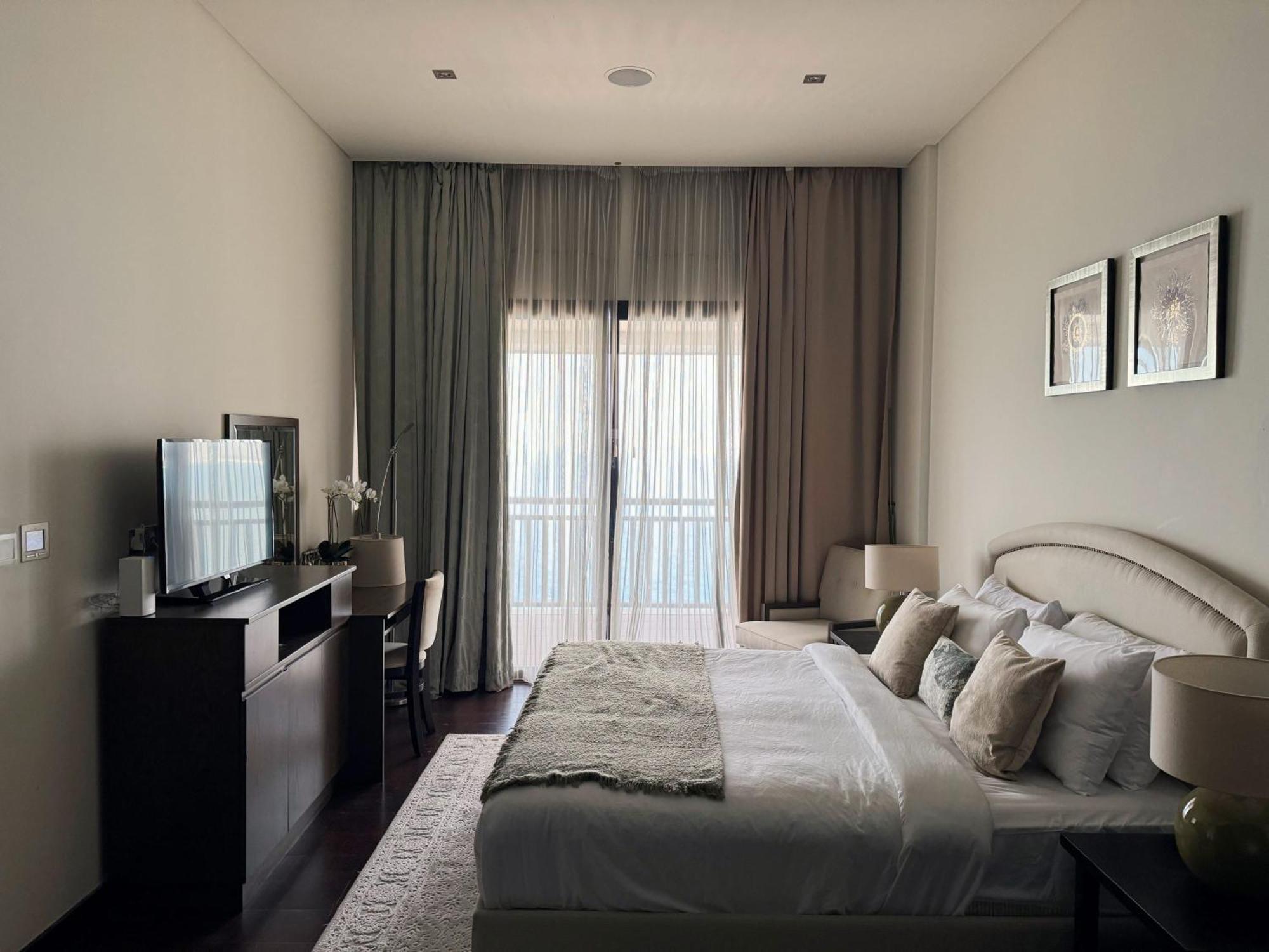 Spacious 1br At 5 Star Dubai