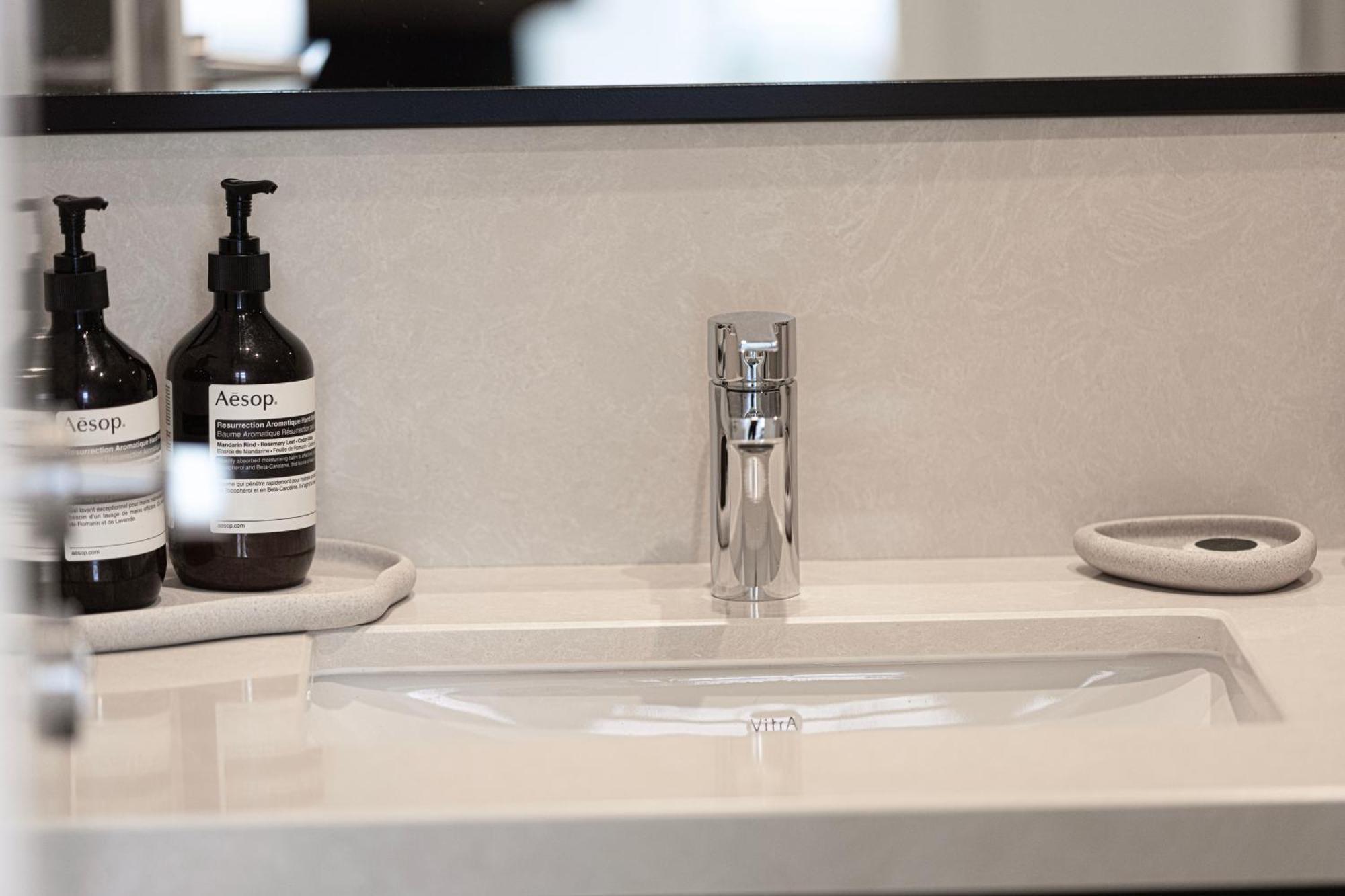 Apartment Luxury Minimalistic In Downtown Opposite Burj Khalifa & Mall Dubai