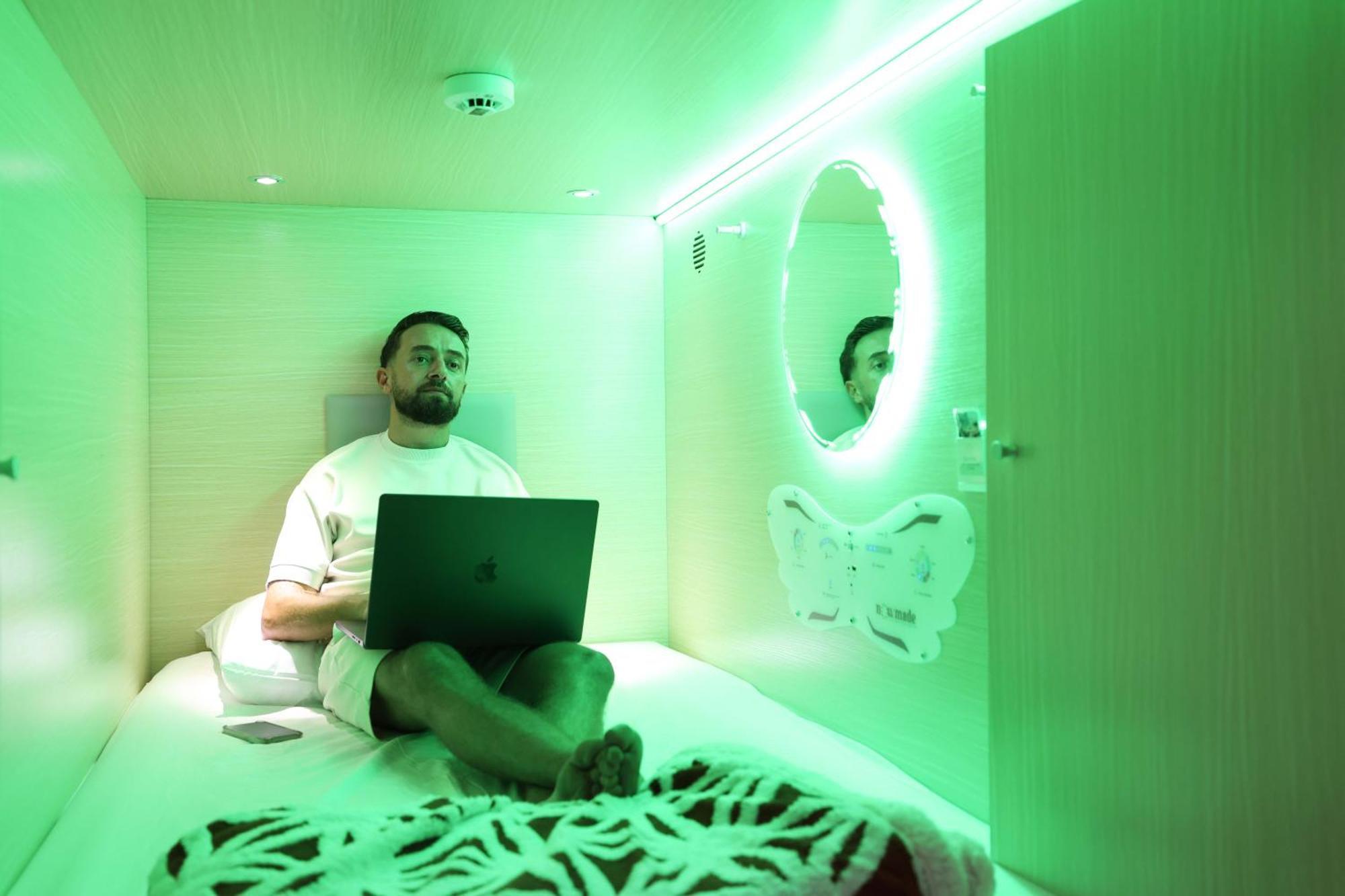 Hostel Capsule Experience Duplex - Panoramic Sea View - Nowmade La Marina Dubai