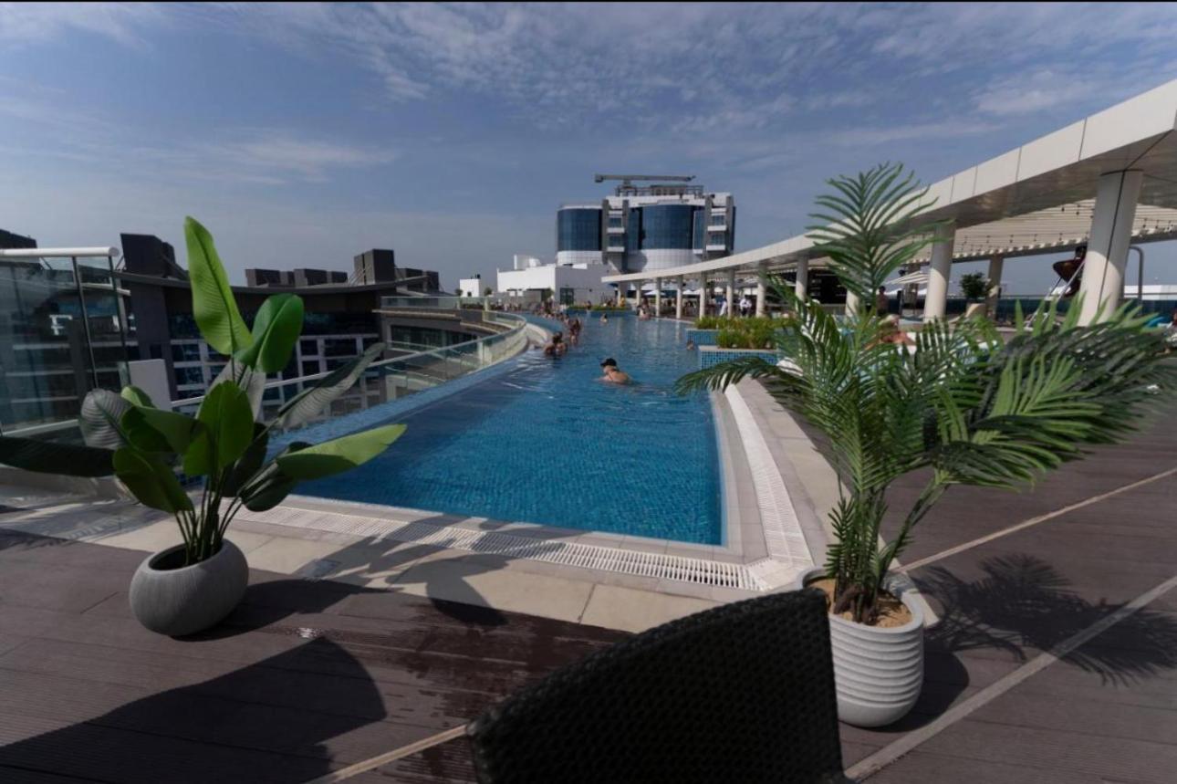 Amazing At The Seven Palm Daire *