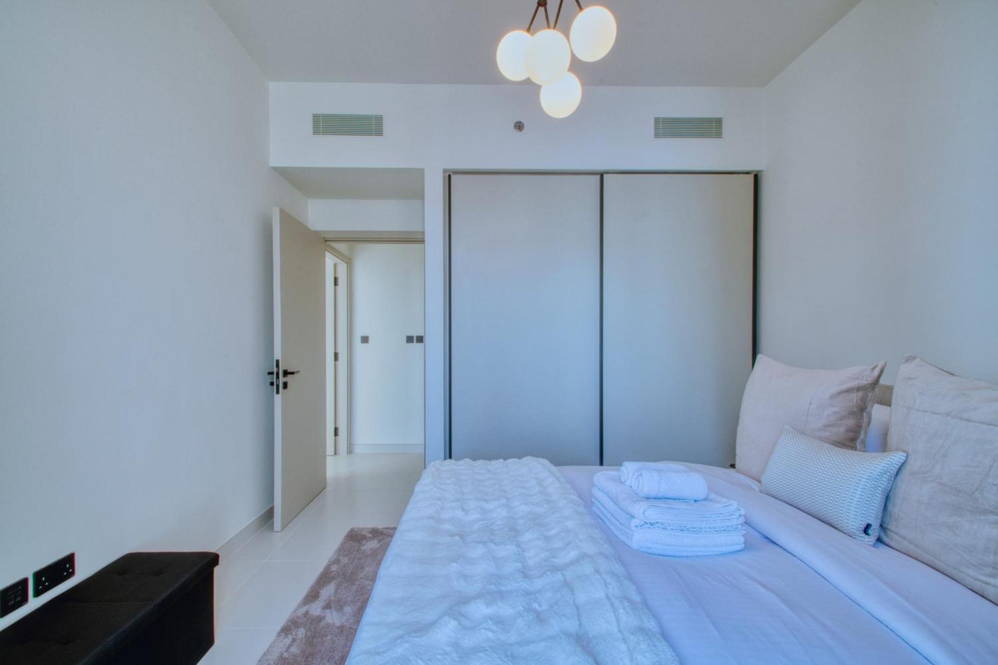 Apartment Brand New 2br With Private Access, Beachfront Marina Vista Dubai