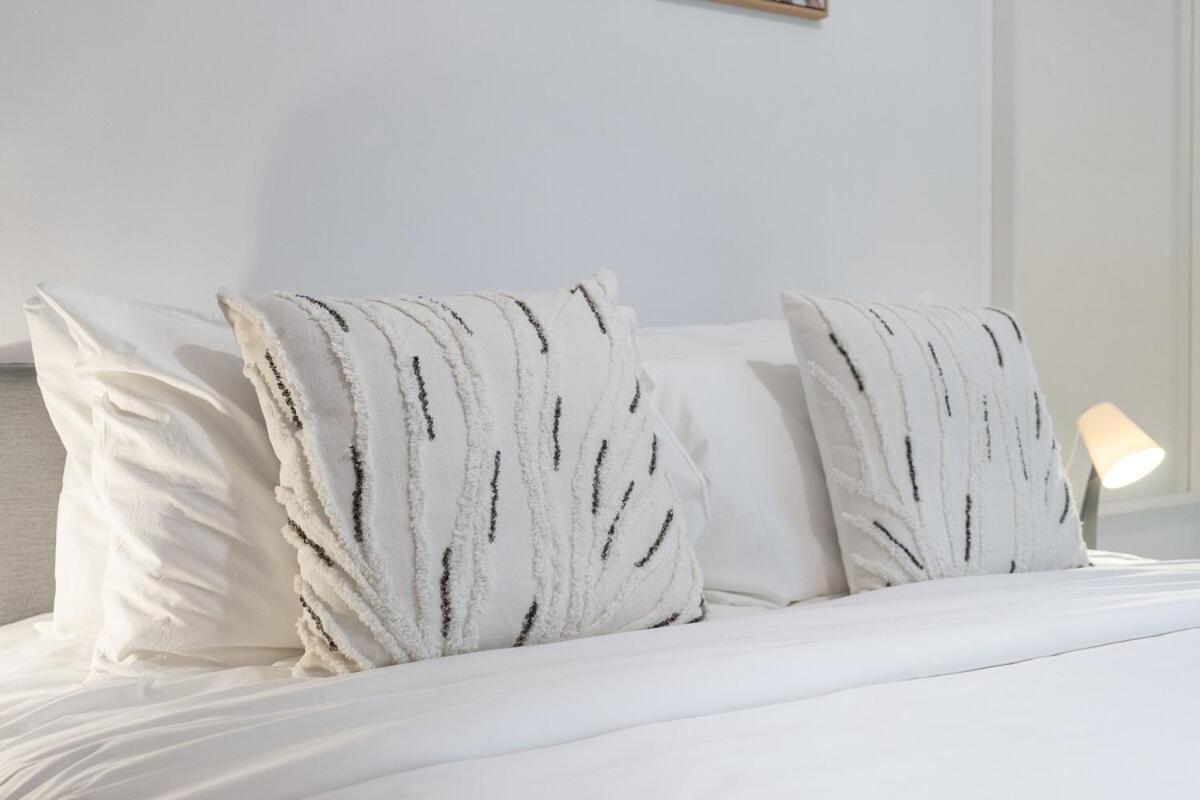 Apartment Cozy Loft In Downtown With Greenery View, Sleeps 4 Dubai