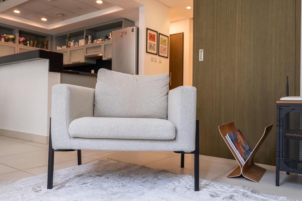 Apartment Cozy Loft In Downtown With Greenery View, Sleeps 4 Dubai