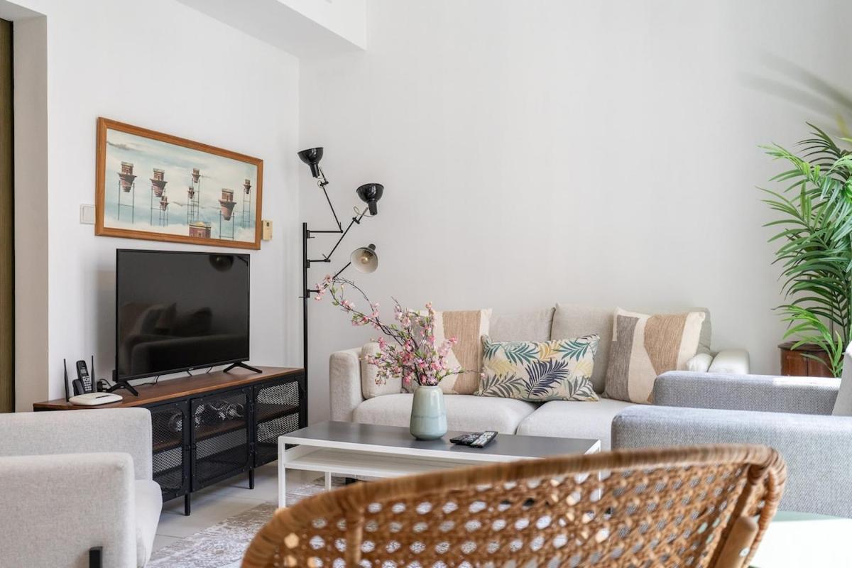 Cozy Loft In Downtown With Greenery View, Sleeps 4 *